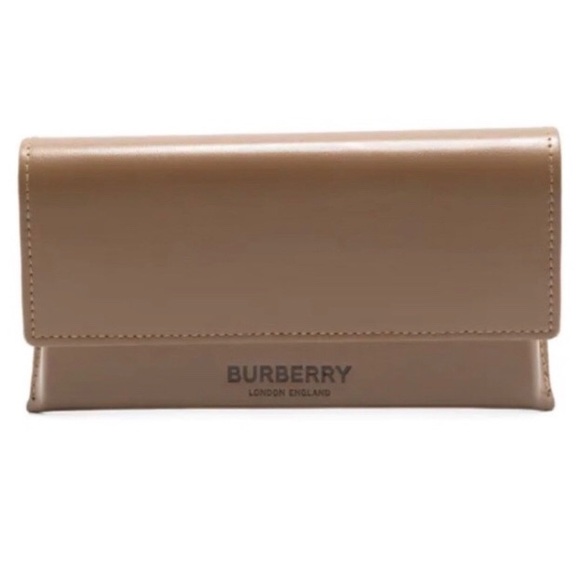 Burberry Accessories - 🔴 Elegant Burberry Eyeglass Case in sleek tan leather! 🔥